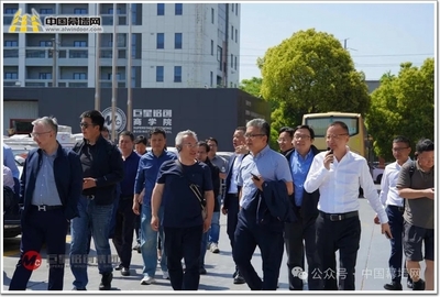 產(chǎn)業(yè)與藝術(shù)的交響 2025華東專家“銘創(chuàng)”常州工廠行繪畫培訓(xùn)盛典